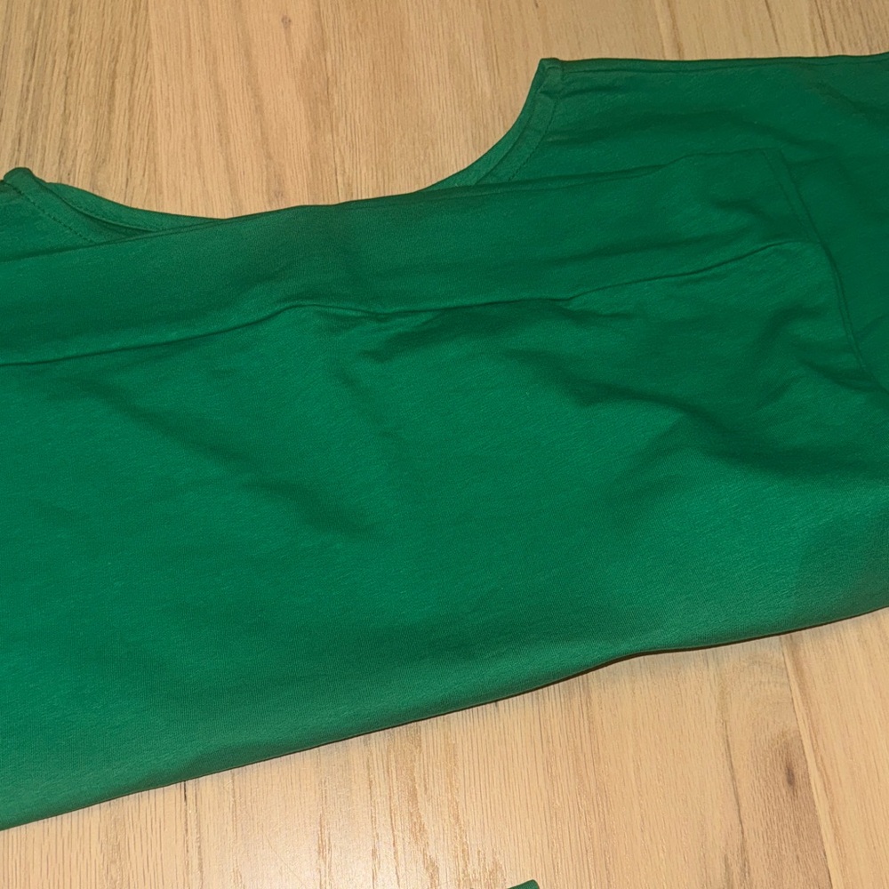 Green Butterfly Lounge Set with Leopard Accents - Picture 8 of 8